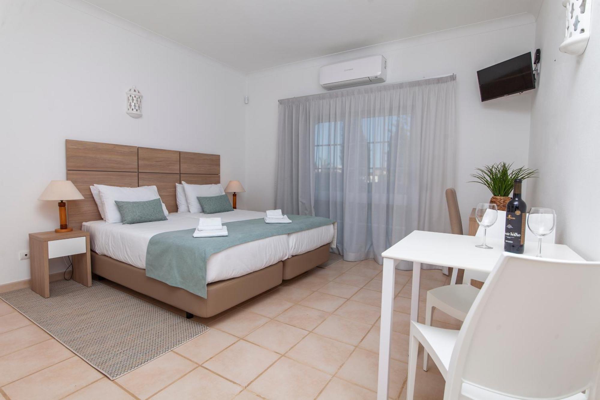 Atalaia Sol Aparthotel - Tennis & Heated Pool In Winter 라고스 외부 사진