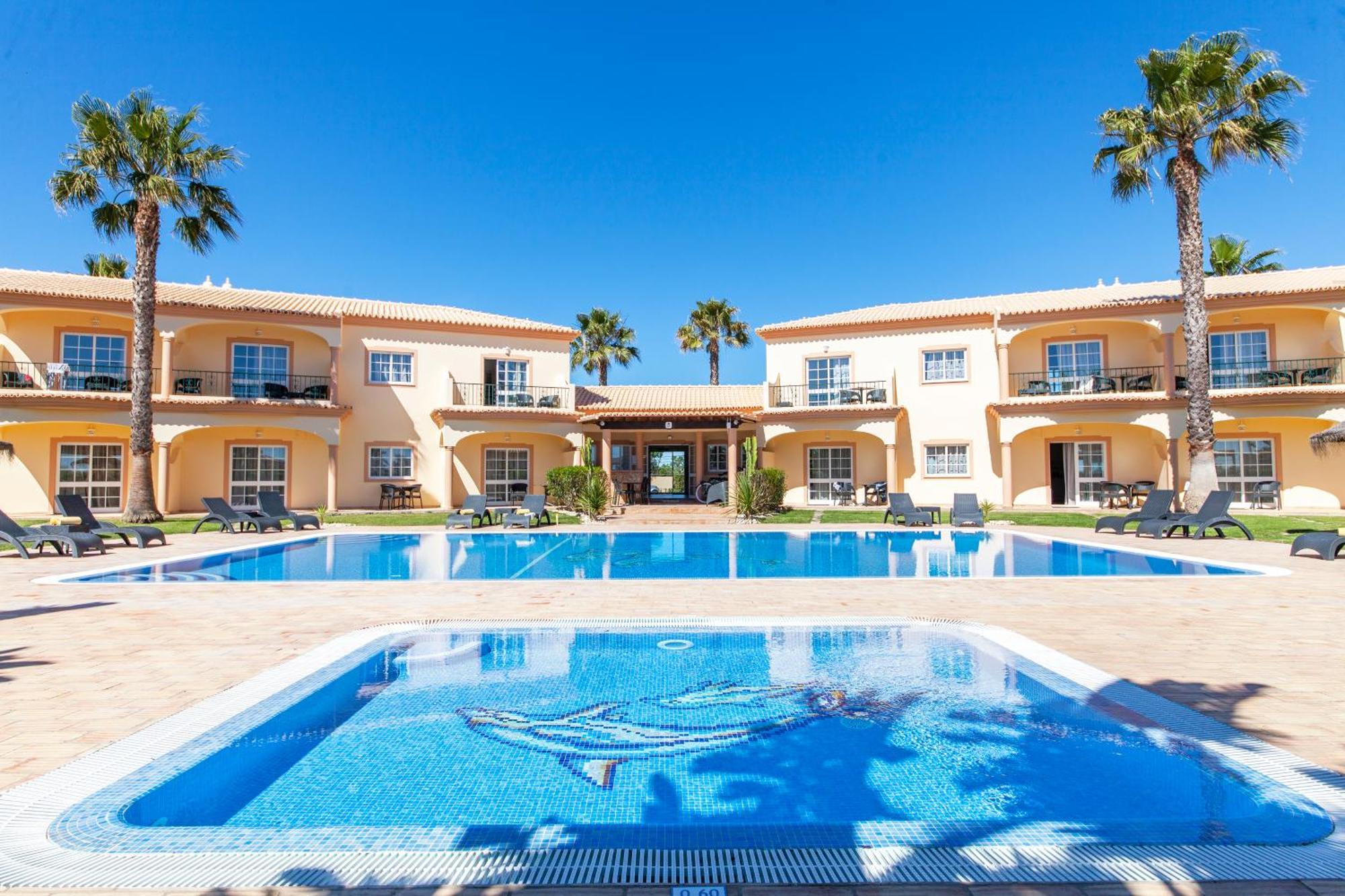 Atalaia Sol Aparthotel - Tennis & Heated Pool In Winter 라고스 외부 사진