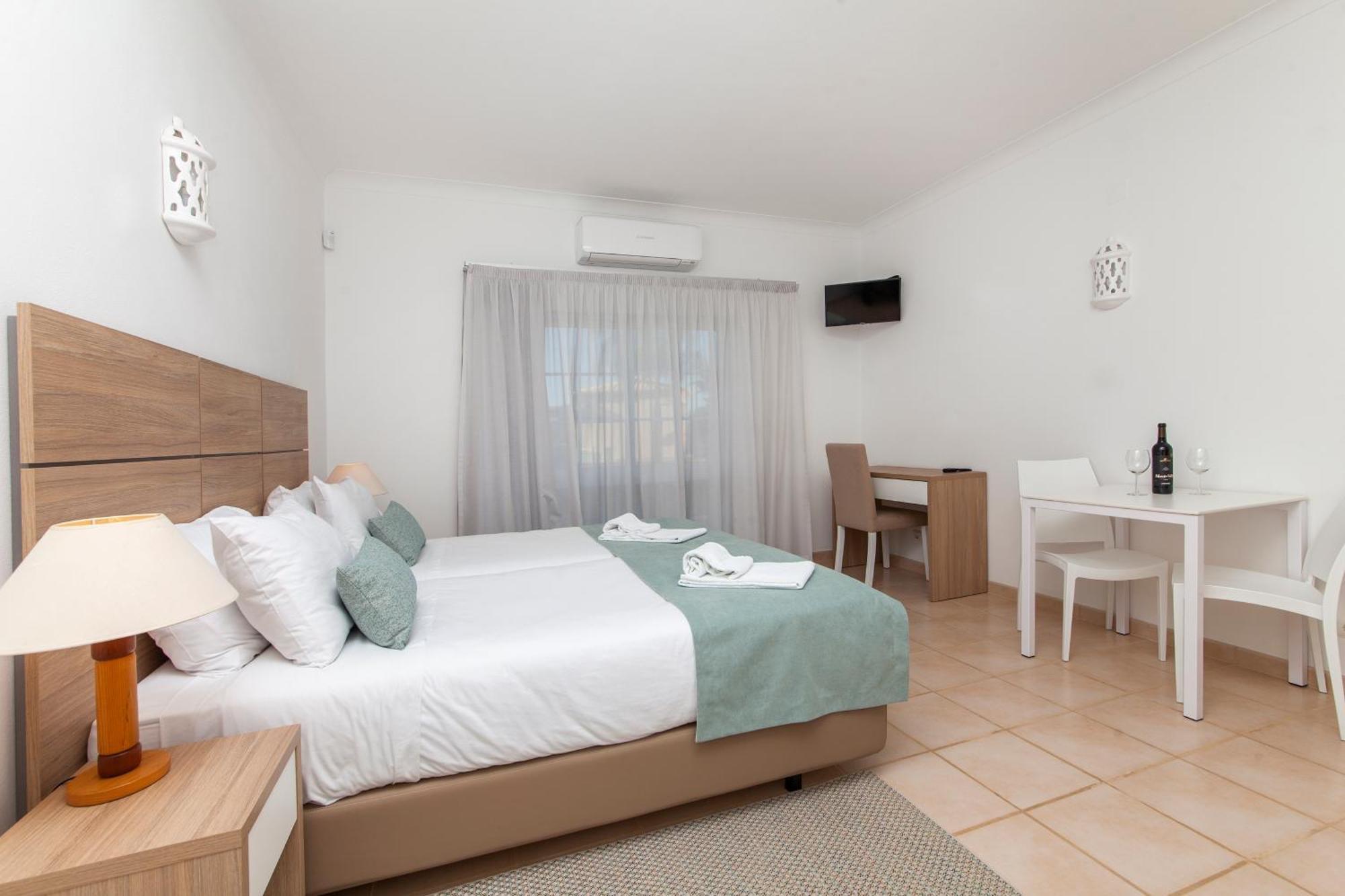 Atalaia Sol Aparthotel - Tennis & Heated Pool In Winter 라고스 외부 사진