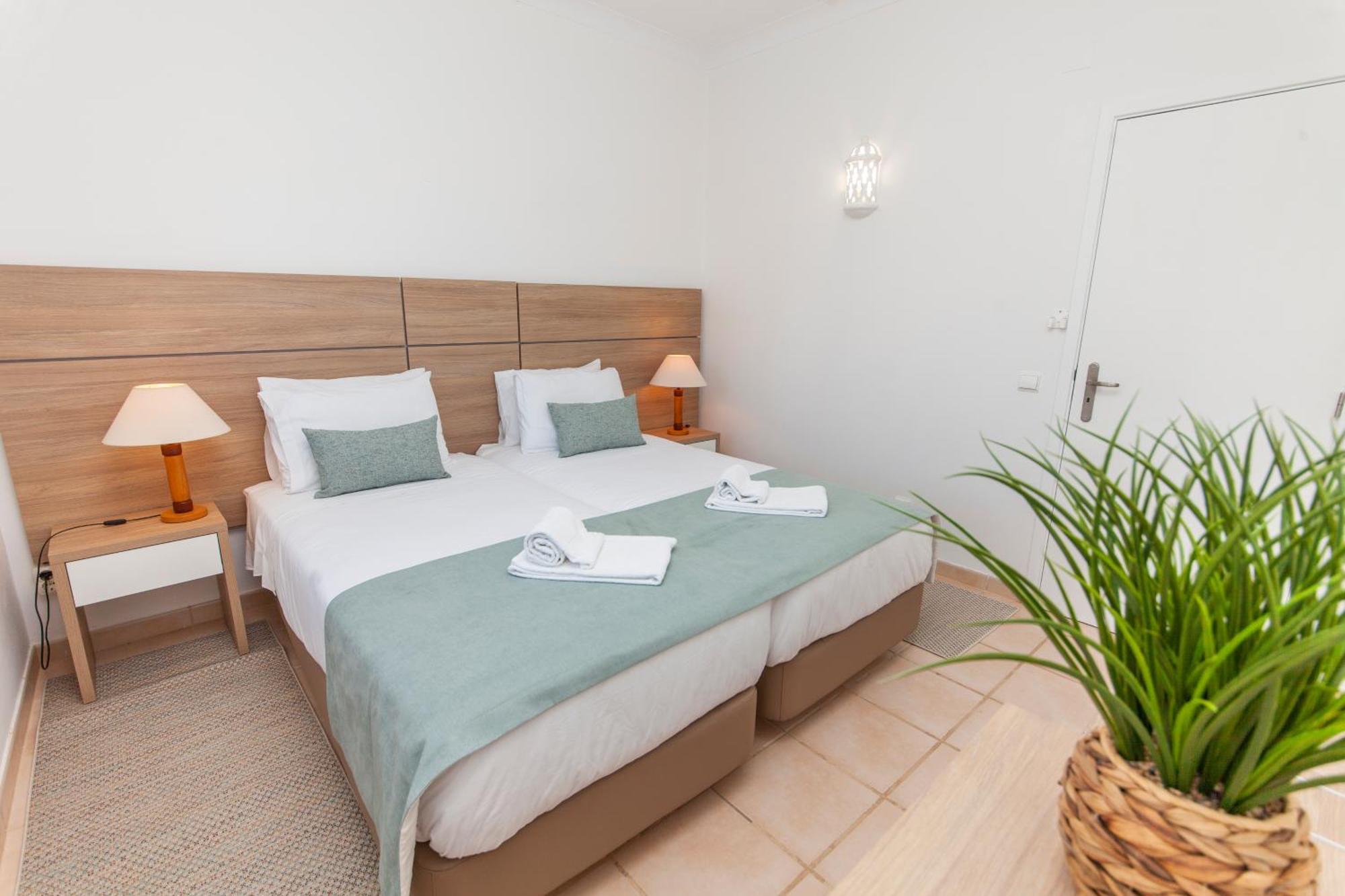 Atalaia Sol Aparthotel - Tennis & Heated Pool In Winter 라고스 외부 사진